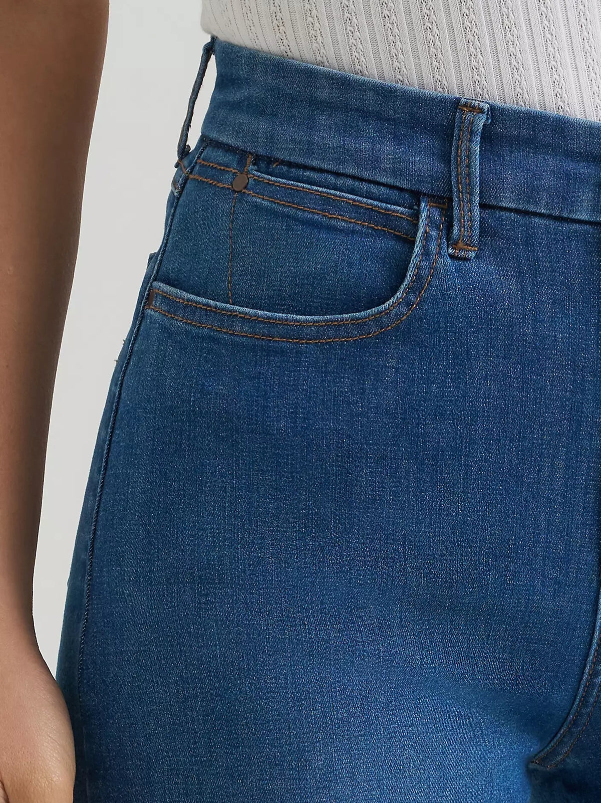 Wrangler Women's Bespoke High Rise Wide Leg Jean - 30L